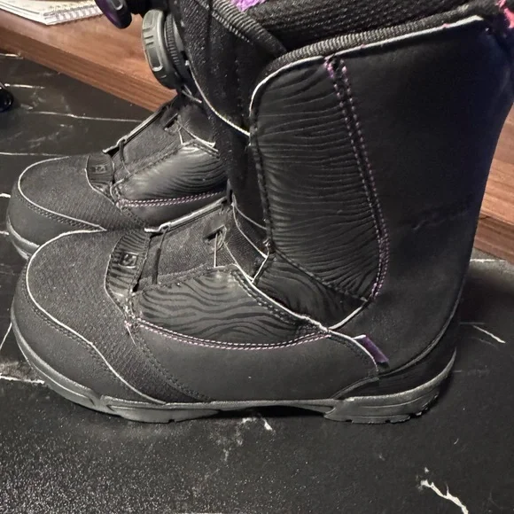 Women's Black and Purple Snowboarding Boots - Picture 6 of 6